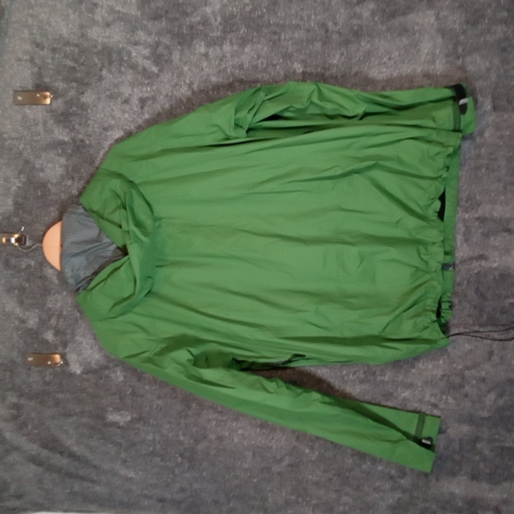 L.L. Bean Bright Green Full Zip Raincoat Lightweight Long Sleeve Lynon Mens M - Picture 3 of 10
